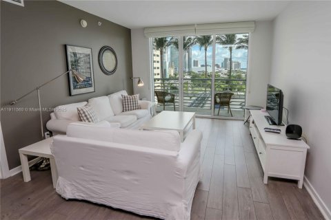 Condo in Miami, Florida, 2 bedrooms  № 2052975 - photo 4