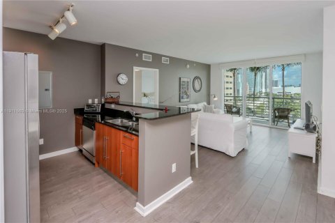 Condo in Miami, Florida, 2 bedrooms  № 2052975 - photo 5