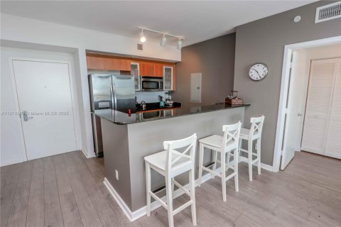 Condo in Miami, Florida, 2 bedrooms  № 2052975 - photo 10