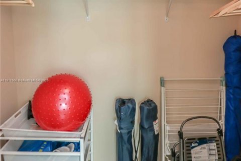 Condo in Miami, Florida, 2 bedrooms  № 2052975 - photo 24