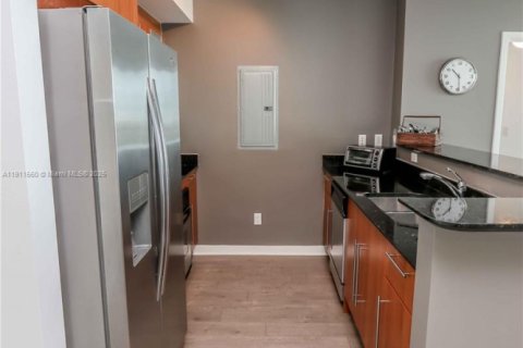 Condo in Miami, Florida, 2 bedrooms  № 2052975 - photo 14