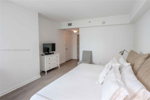 Condo in Miami, Florida, 2 bedrooms  № 2052975 - photo 18