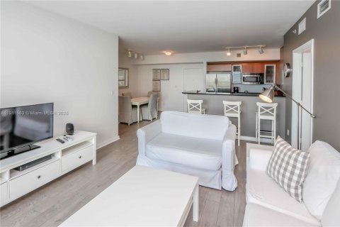 Condo in Miami, Florida, 2 bedrooms  № 2052975 - photo 7