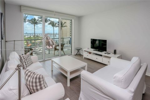 Condo in Miami, Florida, 2 bedrooms  № 2052975 - photo 16