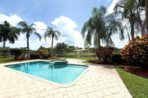 Casa en venta en Weston, Florida, 5 dormitorios, 402.73 m2 № 1946741 - foto 4