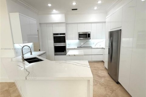 Casa en venta en Weston, Florida, 5 dormitorios, 402.73 m2 № 1946741 - foto 13
