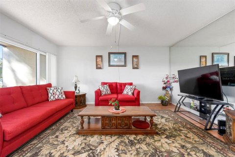 Condo in Englewood, Florida, 2 bedrooms  № 2099825 - photo 11