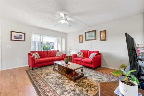 Condo in Englewood, Florida, 2 bedrooms  № 2099825 - photo 12
