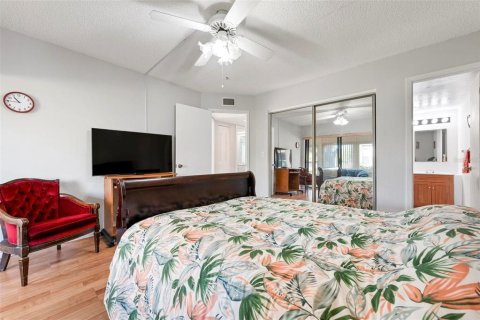 Condo in Englewood, Florida, 2 bedrooms  № 2099825 - photo 24