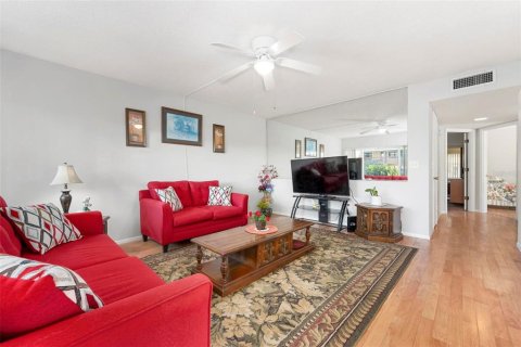 Condo in Englewood, Florida, 2 bedrooms  № 2099825 - photo 9