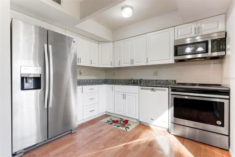 Condo in Englewood, Florida, 2 bedrooms  № 2099825 - photo 18
