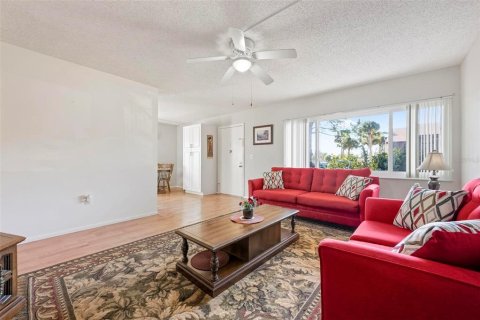 Condo in Englewood, Florida, 2 bedrooms  № 2099825 - photo 13