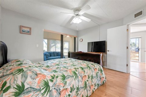Condo in Englewood, Florida, 2 bedrooms  № 2099825 - photo 25