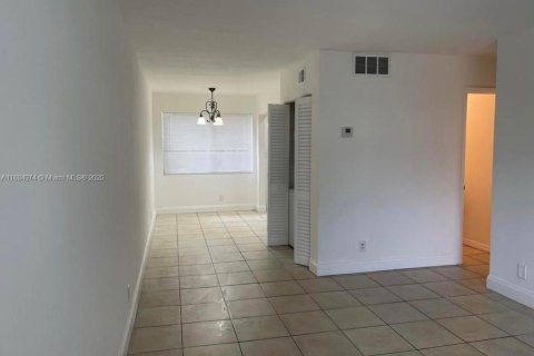 Touwnhouse à louer à Plantation, Floride: 2 chambres, 87.14 m2 № 1930499 - photo 1