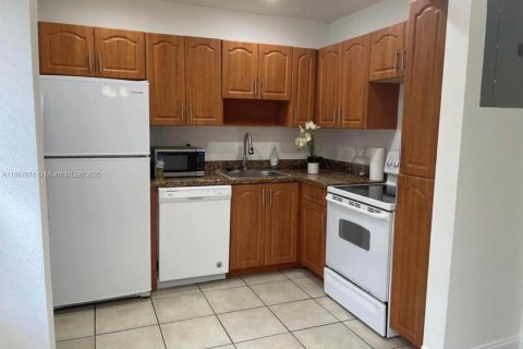 Touwnhouse à louer à Plantation, Floride: 2 chambres, 87.14 m2 № 1930499 - photo 3