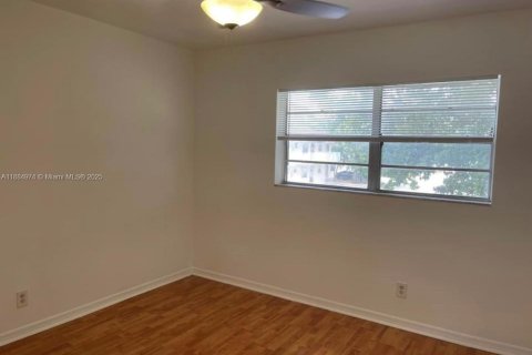 Touwnhouse à louer à Plantation, Floride: 2 chambres, 87.14 m2 № 1930499 - photo 12