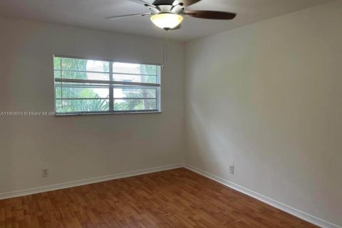 Touwnhouse à louer à Plantation, Floride: 2 chambres, 87.14 m2 № 1930499 - photo 8