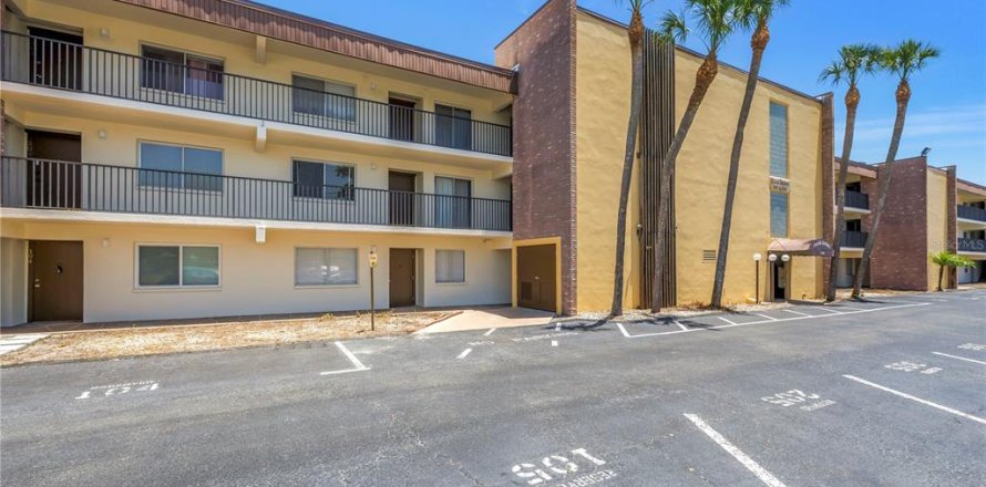 Condominio en Saint Petersburg, Florida, 2 dormitorios  № 2218497