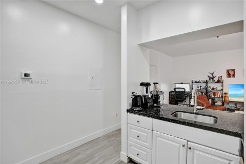 Купить кондоминиум в Майами-Бич, Флорида 1 спальня, 53.88м2, № 1982434 - фото 8