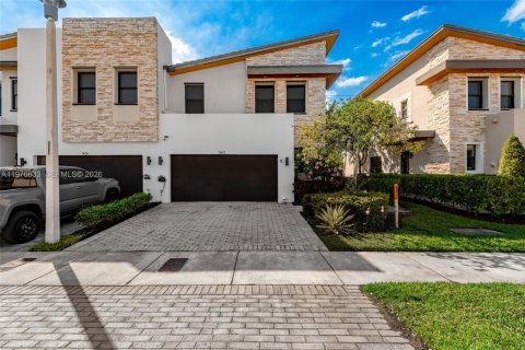 Townhouse in Doral, Florida 3 bedrooms, 195.09 sq.m. № 2031332 - photo 2