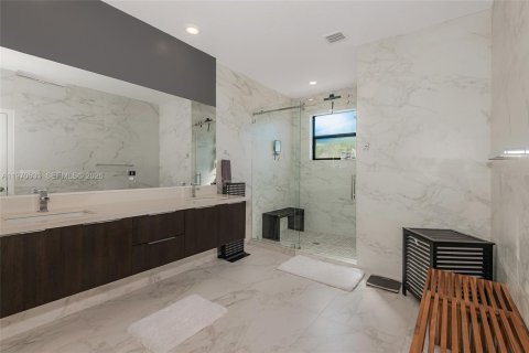 Townhouse in Doral, Florida 3 bedrooms, 195.09 sq.m. № 2031332 - photo 20