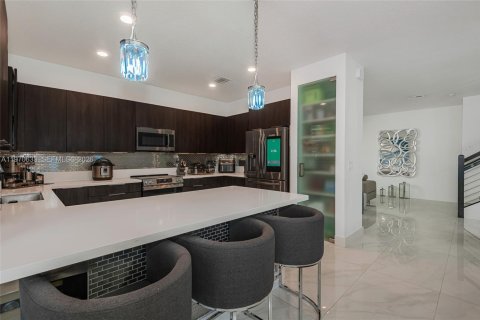 Townhouse in Doral, Florida 3 bedrooms, 195.09 sq.m. № 2031332 - photo 11