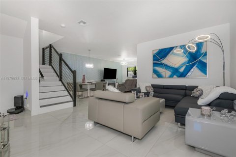 Townhouse in Doral, Florida 3 bedrooms, 195.09 sq.m. № 2031332 - photo 3