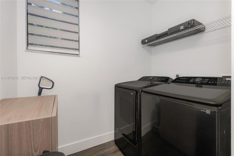 Townhouse in Doral, Florida 3 bedrooms, 195.09 sq.m. № 2031332 - photo 29