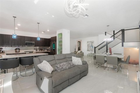 Townhouse in Doral, Florida 3 bedrooms, 195.09 sq.m. № 2031332 - photo 9