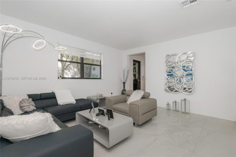 Townhouse in Doral, Florida 3 bedrooms, 195.09 sq.m. № 2031332 - photo 4