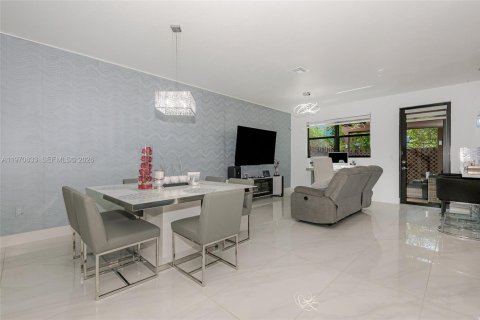 Townhouse in Doral, Florida 3 bedrooms, 195.09 sq.m. № 2031332 - photo 6