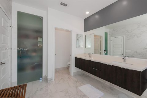 Townhouse in Doral, Florida 3 bedrooms, 195.09 sq.m. № 2031332 - photo 21