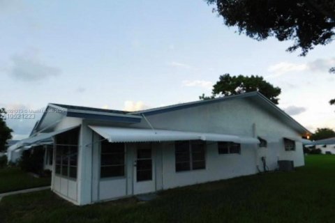 Villa ou maison à louer à Plantation, Floride: 2 chambres, 103.49 m2 № 1975274 - photo 4