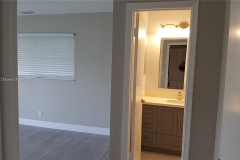 Villa ou maison à louer à Plantation, Floride: 2 chambres, 103.49 m2 № 1975274 - photo 19