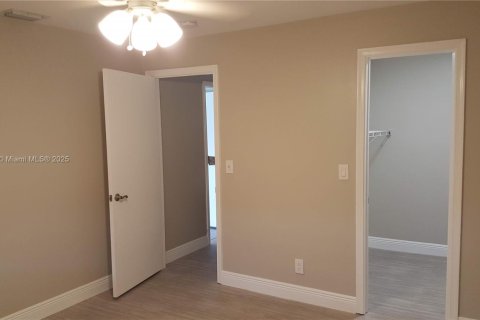 Villa ou maison à louer à Plantation, Floride: 2 chambres, 103.49 m2 № 1975274 - photo 17