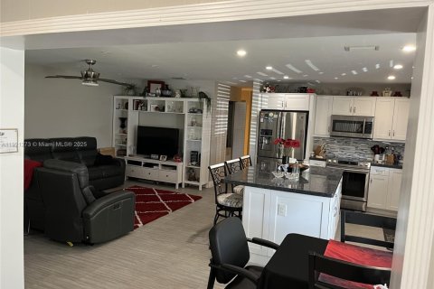 Villa ou maison à louer à Plantation, Floride: 2 chambres, 103.49 m2 № 1975274 - photo 10