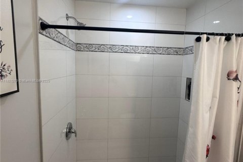 Villa ou maison à louer à Plantation, Floride: 2 chambres, 103.49 m2 № 1975274 - photo 16