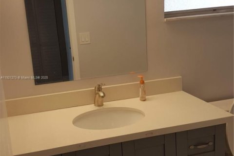 Villa ou maison à louer à Plantation, Floride: 2 chambres, 103.49 m2 № 1975274 - photo 23