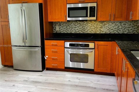 Снять в аренду кондоминиум в Авентура, Флорида 2 спальни, 153.29м2, № 2049231 - фото 6