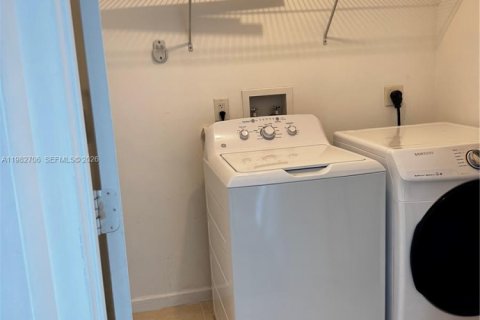 Снять в аренду кондоминиум в Авентура, Флорида 2 спальни, 153.29м2, № 2049231 - фото 9