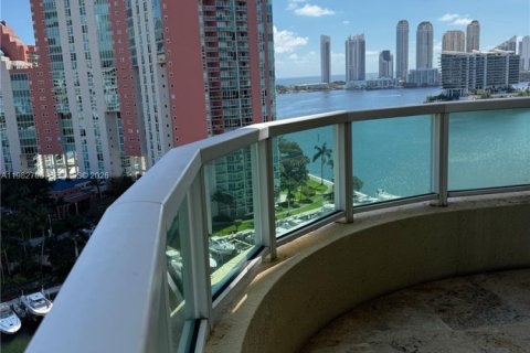 Кондоминиум с 2 спальнями в Авентура, Флорида № 2049231