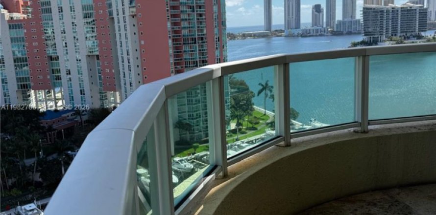 Кондоминиум с 2 спальнями в Авентура, Флорида № 2049231