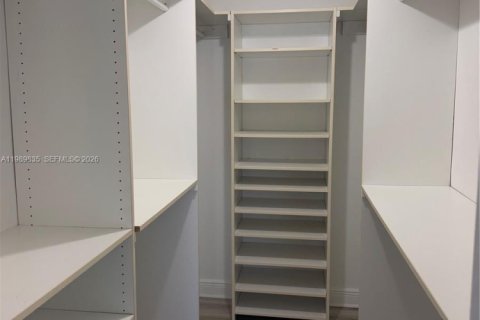 Condo in Hallandale Beach, Florida, 2 bedrooms  № 2052705 - photo 11