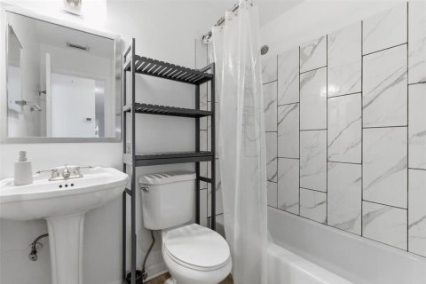 Снять в аренду квартиру в Сарасота, Флорида 6 комнат, 196.77м2, № 2096946 - фото 9