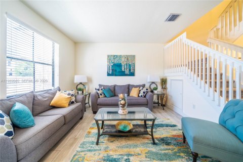 Adosado en venta en Hialeah, Florida, 3 dormitorios, 153.29 m2 № 2052017 - foto 4