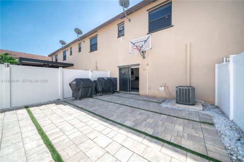 Adosado en venta en Hialeah, Florida, 3 dormitorios, 153.29 m2 № 2052017 - foto 24