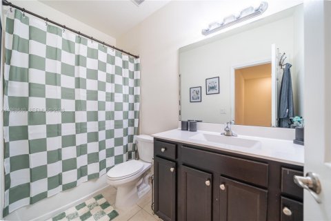 Adosado en venta en Hialeah, Florida, 3 dormitorios, 153.29 m2 № 2052017 - foto 13