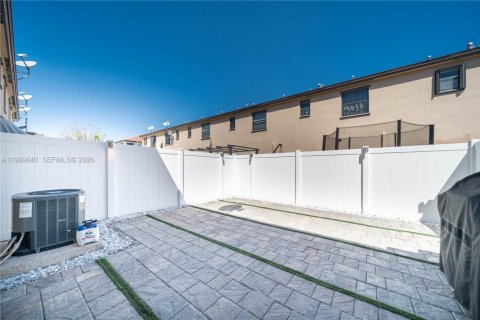 Adosado en venta en Hialeah, Florida, 3 dormitorios, 153.29 m2 № 2052017 - foto 23