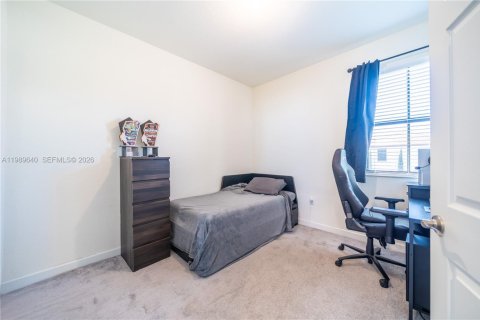 Adosado en venta en Hialeah, Florida, 3 dormitorios, 153.29 m2 № 2052017 - foto 14
