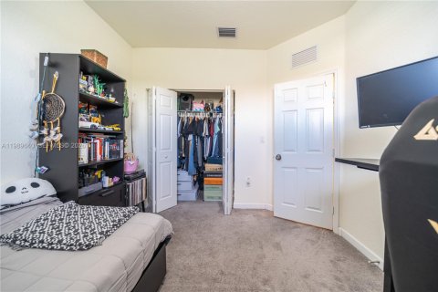 Adosado en venta en Hialeah, Florida, 3 dormitorios, 153.29 m2 № 2052017 - foto 17